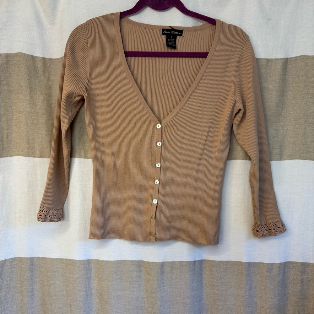 Linda Matthews Ribbed Button Knit Top w/ Crochet Cuffs – Tan Small